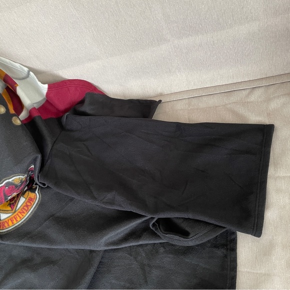 The Wizarding World Harry Potter Gryffindor Robe Fleece Blanket with Sleeves - Picture 4 of 17